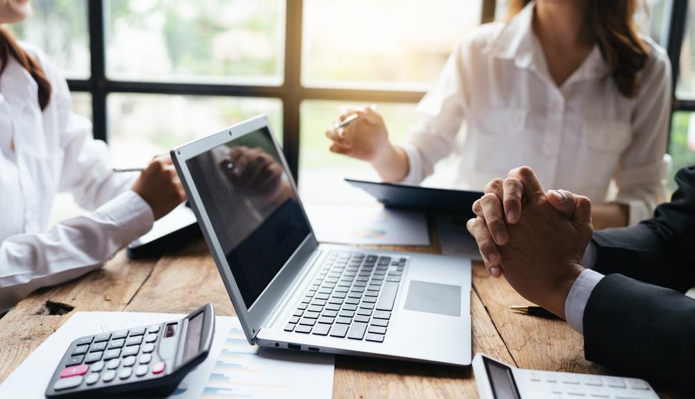 PNI Sees Profit Fall as Performance Fees Collapse