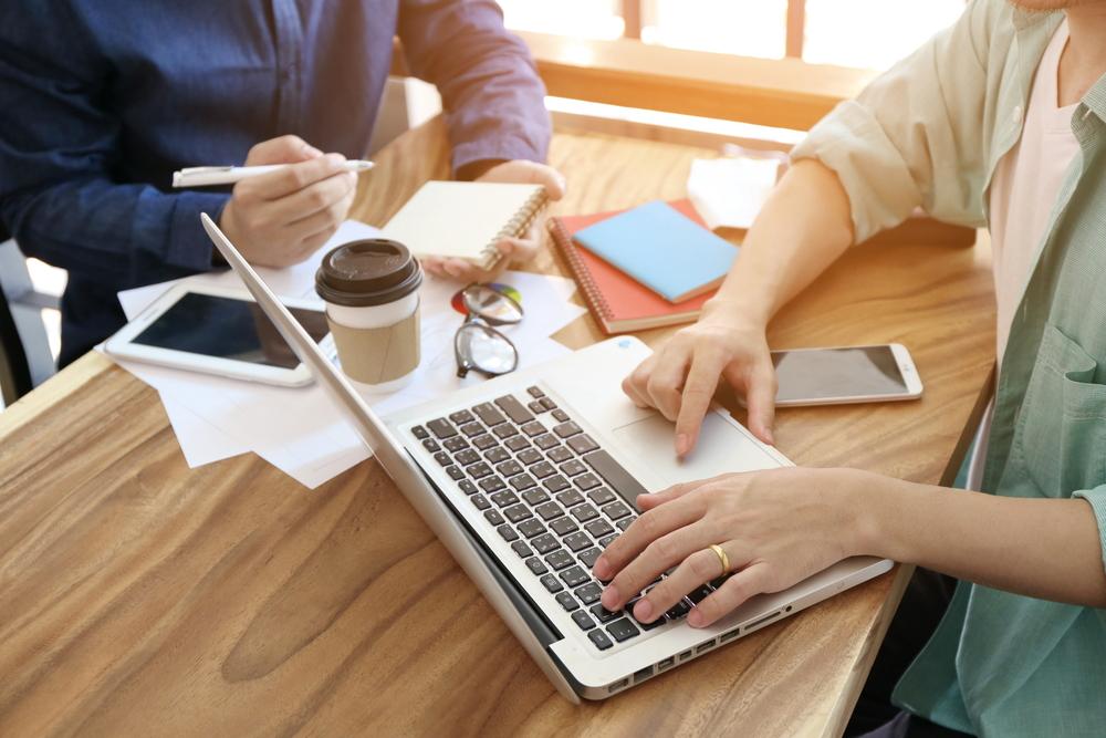 One Theme Park Stock Trading Near Resistance Levels – CEH