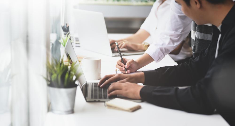 One Financial Services Stock Advancing Growth Through Platform Transformation – EML