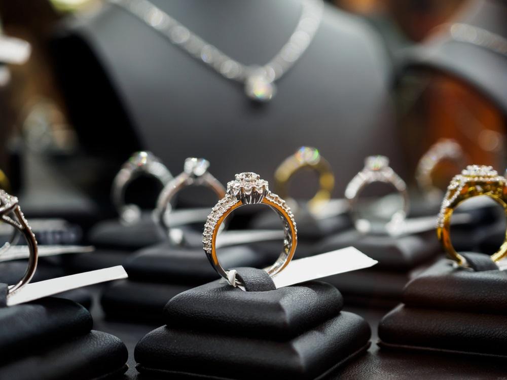 LOV Driving Growth Through Store and Digital Retail Network Expansion