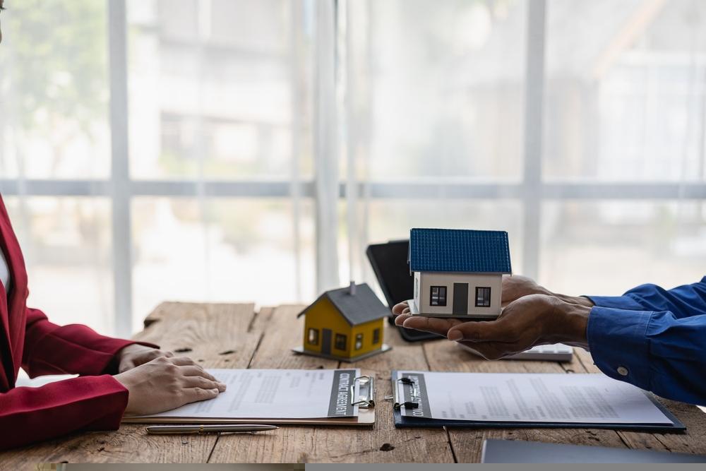 One Real Estate Stock Trading Near Resistance Levels – FRI