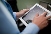 Are these two US stocks gaining investors' attention: HOOD and AREC?