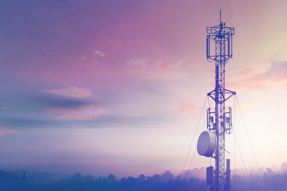 Two Income Stocks from Communication Industry in the Buy Zone – BCE and RCI.B