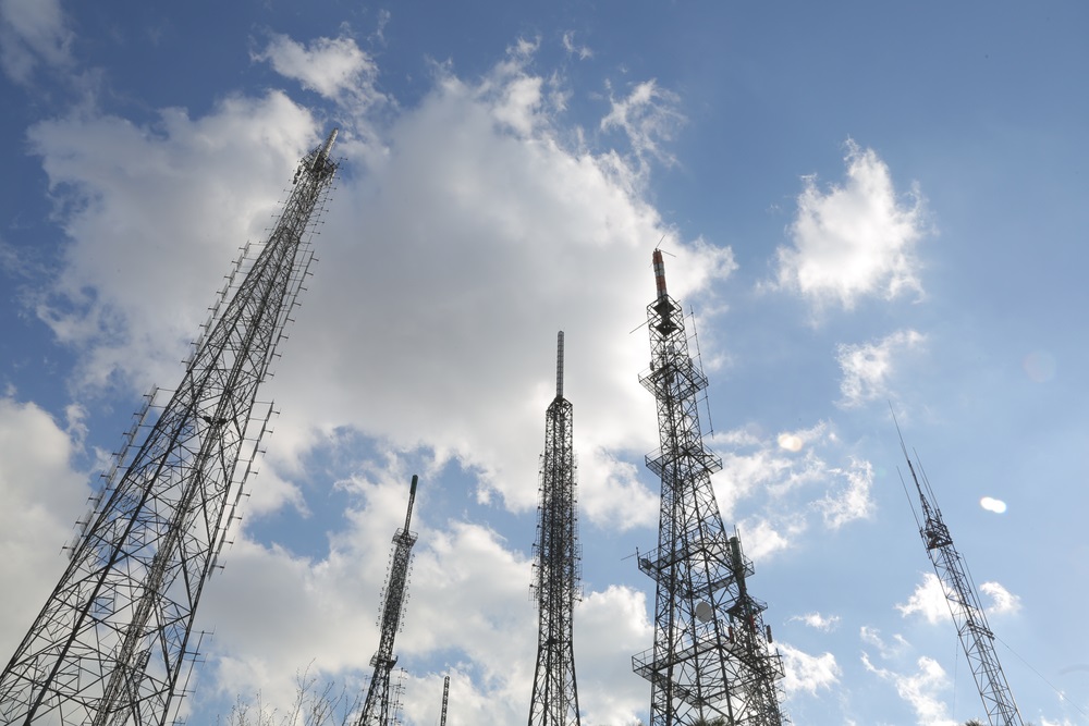 One Large-Cap Communication Service Stock to Buy- RCI.B
