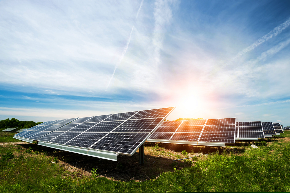 One NASDAQ - Listed Renewable Energy Stock Stock at Resistance Levels: Sunrun Inc