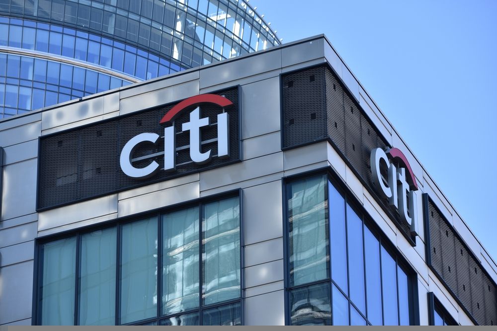 How Are Investors Perceiving This Global Banking Stock - C