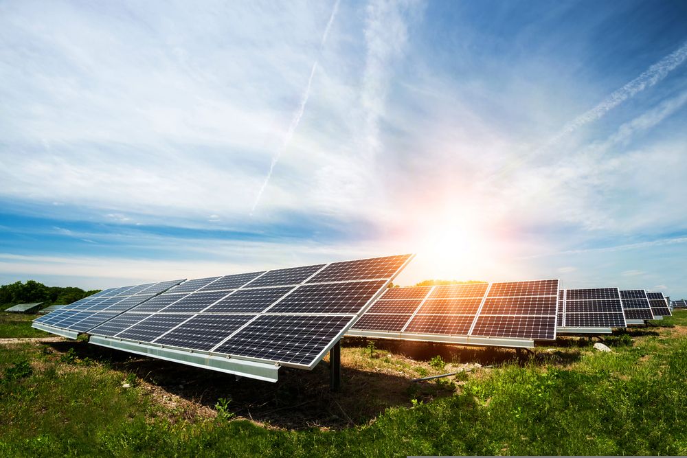 One NASDAQ - Listed Renewable Energy Stock Stock at Resistance Levels: Sunrun Inc