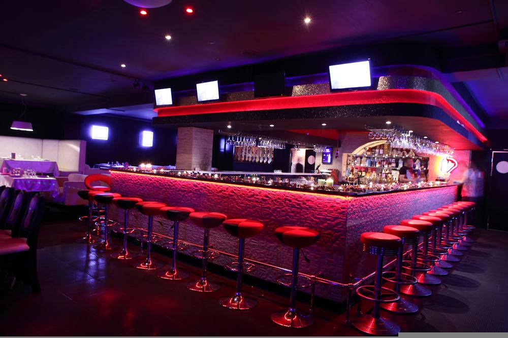How Is This Pub Operator Navigating Post H1 FY25 Trading Update- JDW?