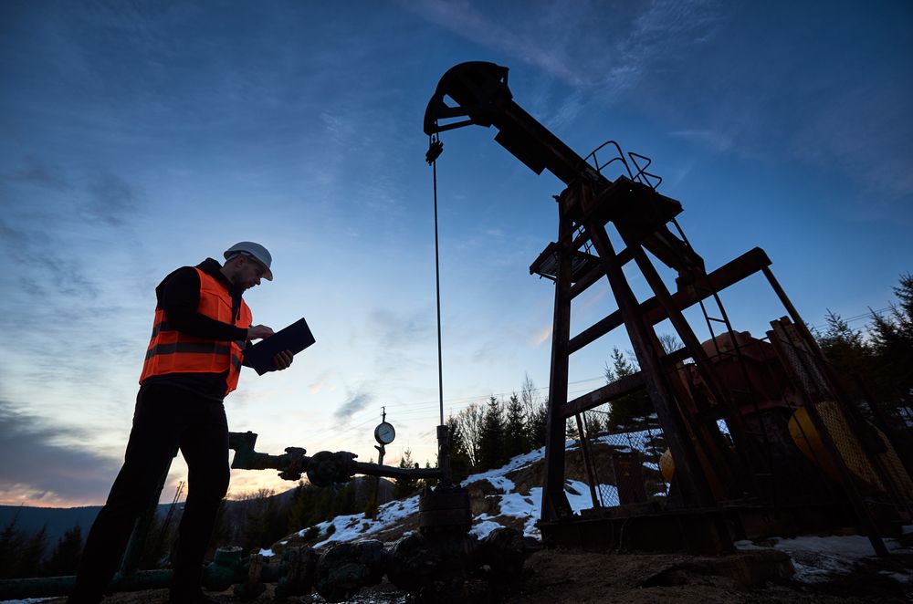 Appealing Small-Cap Oil and Gas Bets - RTLR, TNK