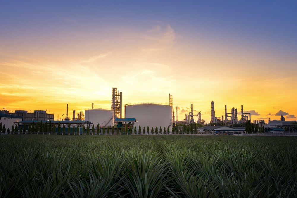 Should You Hold On to This Small-Cap LNG Play – GLNG