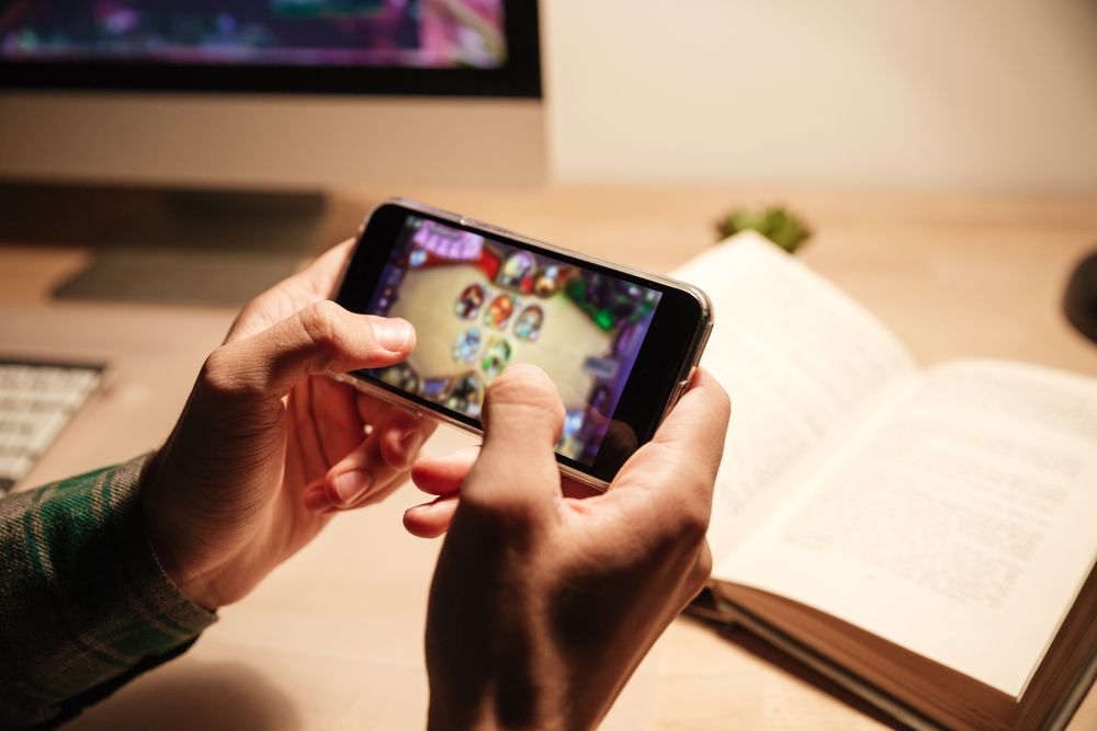 Speculative Bets on These NASDAQ-Listed Entertainment Stocks – GRVY, CURI