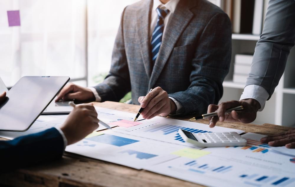 One NASDAQ-Listed Global Electronic Broker at Resistance Level: IBKR