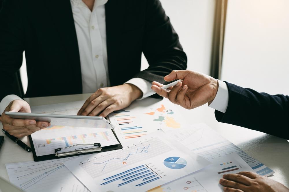 One NASDAQ-Listed Software & Services Company at Resistance Level: PLTR