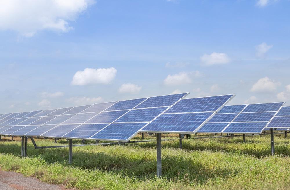 One NASDAQ- Listed Renewable Energy Equipment Stock at Resistance Level: SEDG